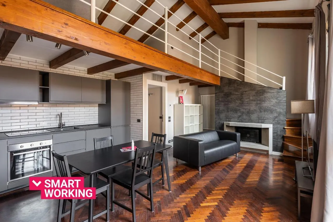 Wooden Design Apartment By Wonderful Italy Bologna