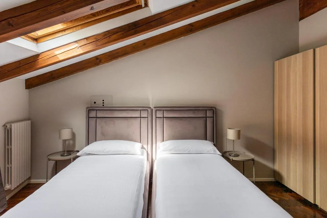Wooden Design Apartment By Wonderful Italy Bologna